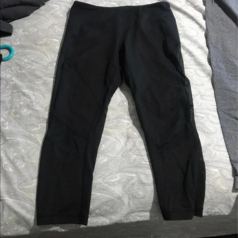 Capri Leggings With Mesh On The Side